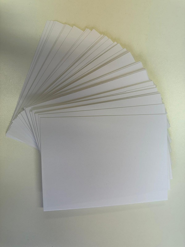 [Ausstellungsstück] Buchkarten unbedruckt in weiß