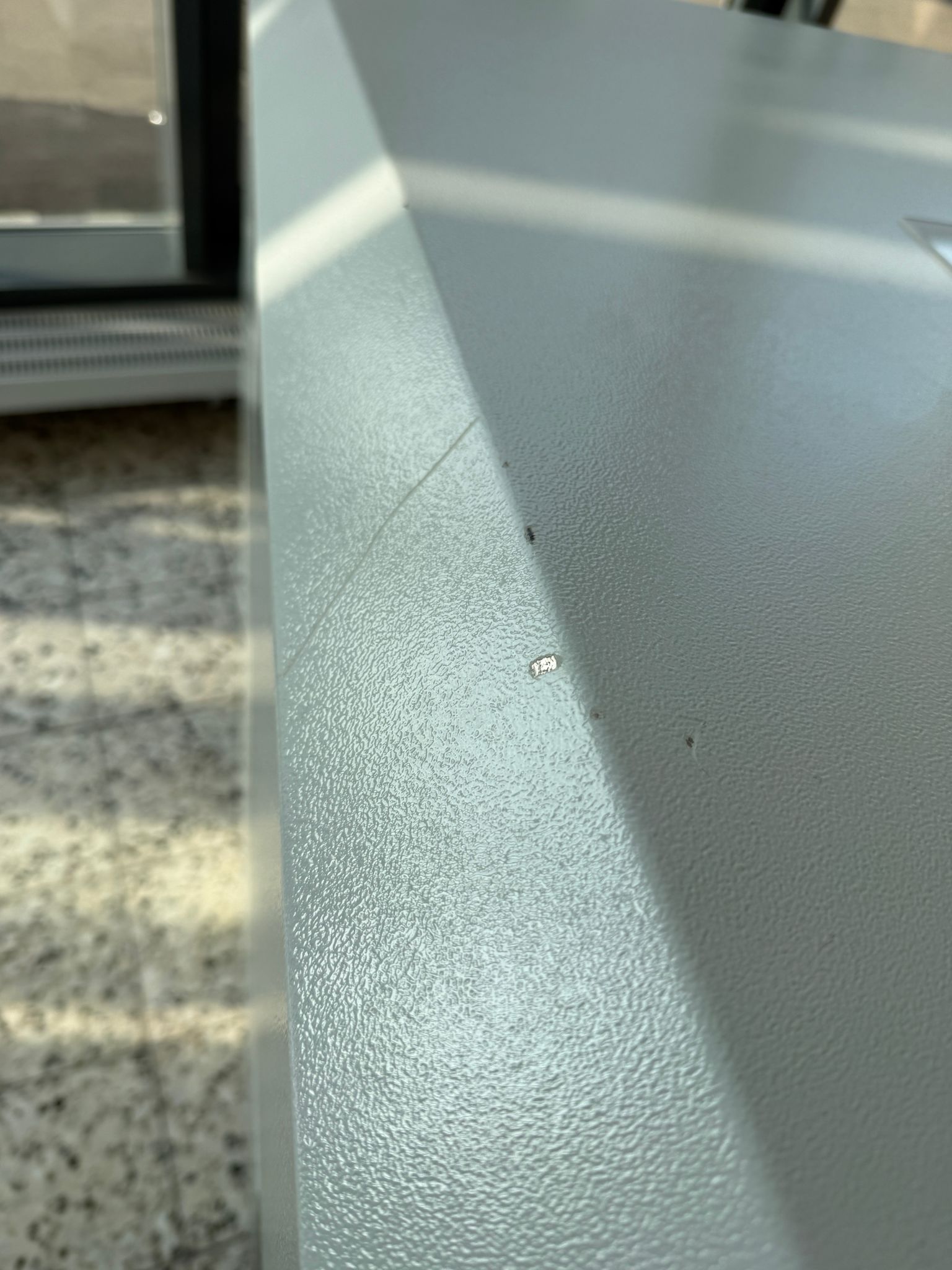 [Ausstellungsstück] OUTDOOR Medienrückgabebox in RAL 7035 Lichtgrau / 2 Klappen