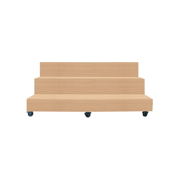 Sitzpodium und Bühne